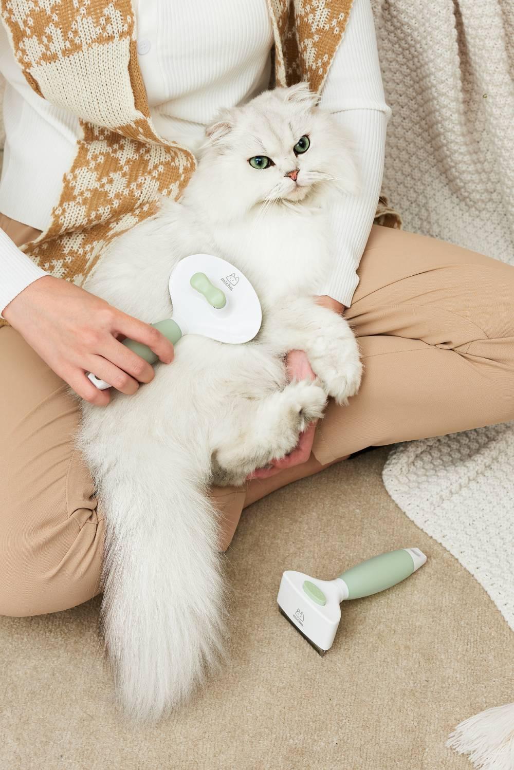 Michu Cream Round-Head Grooming Brush for Dogs & Cats